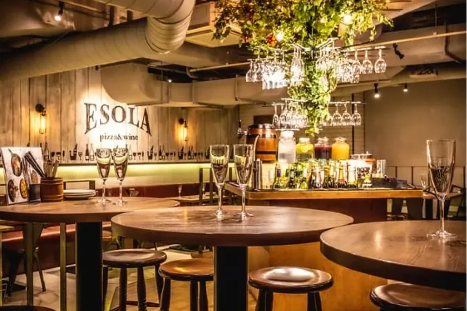 ESOLA 川崎店の店内